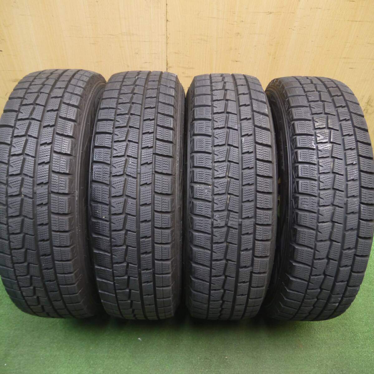 バリ溝！キレイ！9分★スタッドレス 175/70R14 ダンロップ ウインターマックス WM01 VELVA KEVIN ヴェルヴァ 14インチ PCD100/4H★5021810Hス
