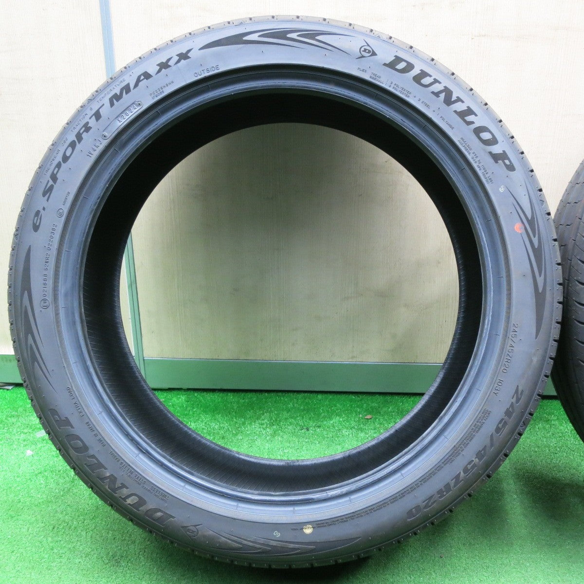 [送料無料] 新車外し！24年★245/45R20 ダンロップ e.SPORTMAXX タイヤ 20インチ eスポーツマックス クラウンセダン ハリアー RAV4 CX-8 CX-5等★5011604NJノタ