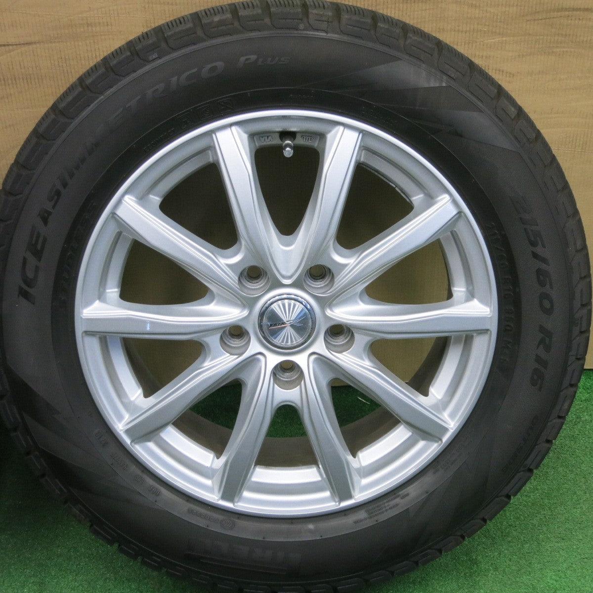 バリ溝！キレイ！9.5分★スタッドレス 215/60R16 ピレリ アイスアシンメトリコ プラス JOKER ジョーカー 16インチ PCD114.3/5H★6021201NKス