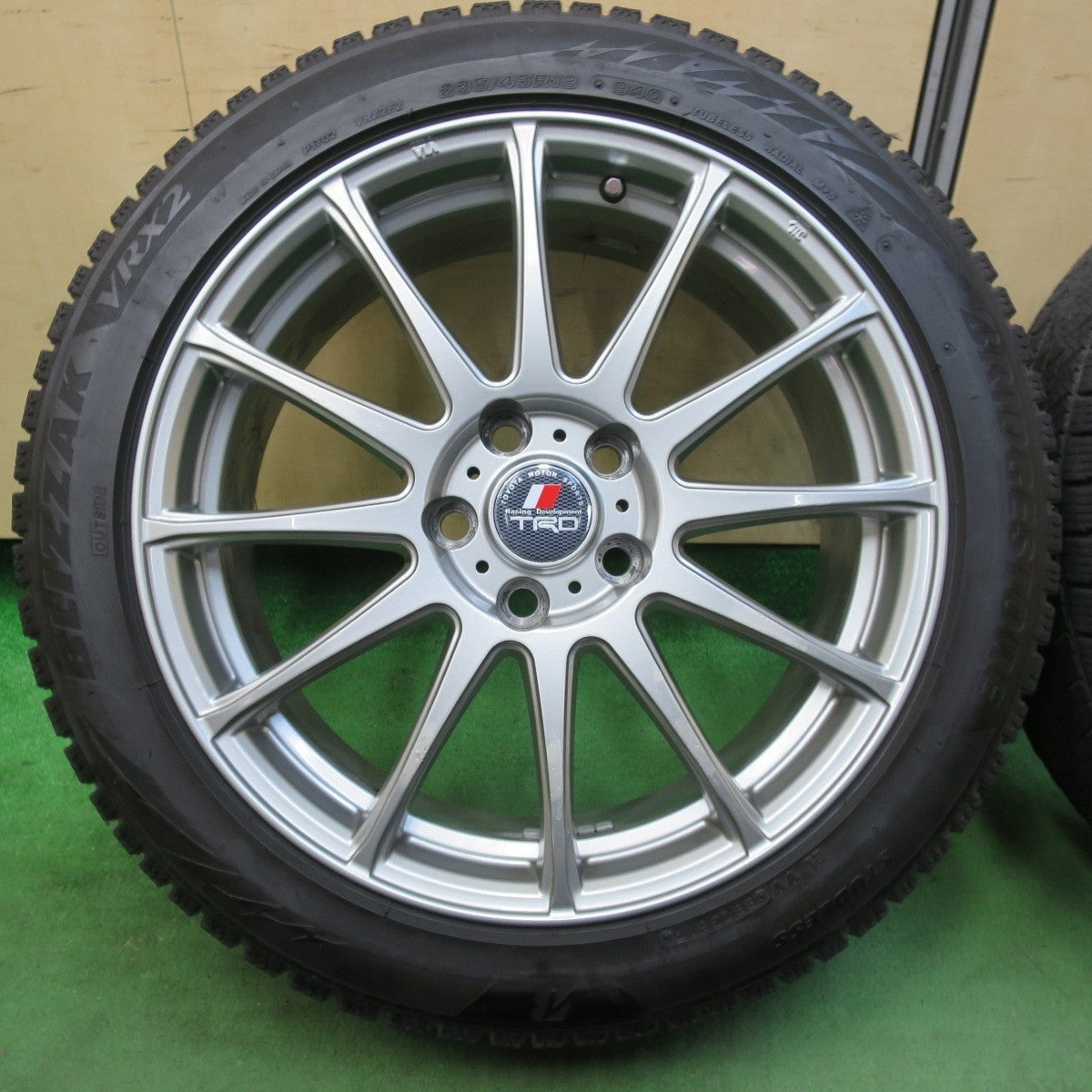 4本価格★スタッドレス 235/45R18 ブリヂストン ブリザック VRX2 ravrion TRD ラブリオン 18インチ PCD114.3/5H★5021508イス
