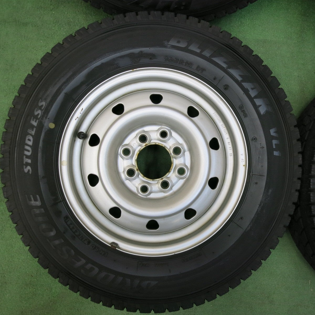 [送料無料] バリ溝！21年！キレイ！9.5分★スタッドレス 165R13 6PR ブリヂストン ブリザック VL1 スチール ホイール 13インチ PCD100 114.3/4H マルチ★4122510SYス