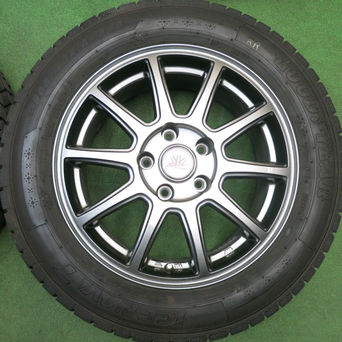 バリ溝！22年！9.5分★LOXARNY SPORT 205/60R16 スタッドレス グッドイヤー アイスナビ7 ロクサーニ スポーツ 16インチ PCD114.3/5H★6011108HAス