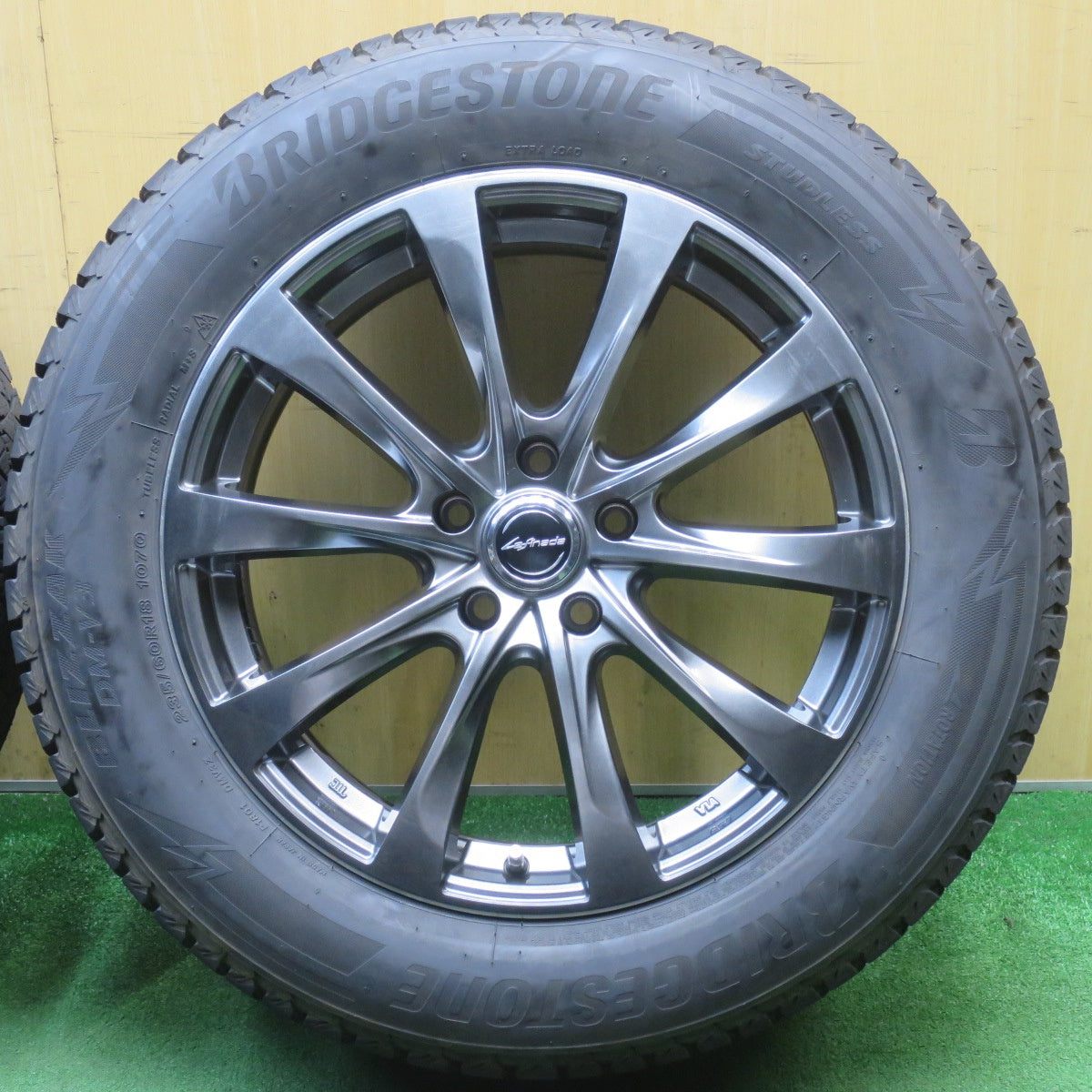 バリ溝！24年！キレイ！ほぼ10分★スタッドレス 235/60R18 ブリヂストン ブリザック DM-V3 Lefinada レフィナーダ 18インチ PCD114.3/5H★6050805NJス