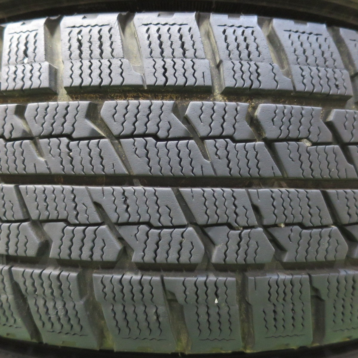 キレイ！8.5分★195/65R15 スタッドレス グッドイヤー アイスナビ ZEA2 Brade 15インチ PCD100/5H★5032613イス