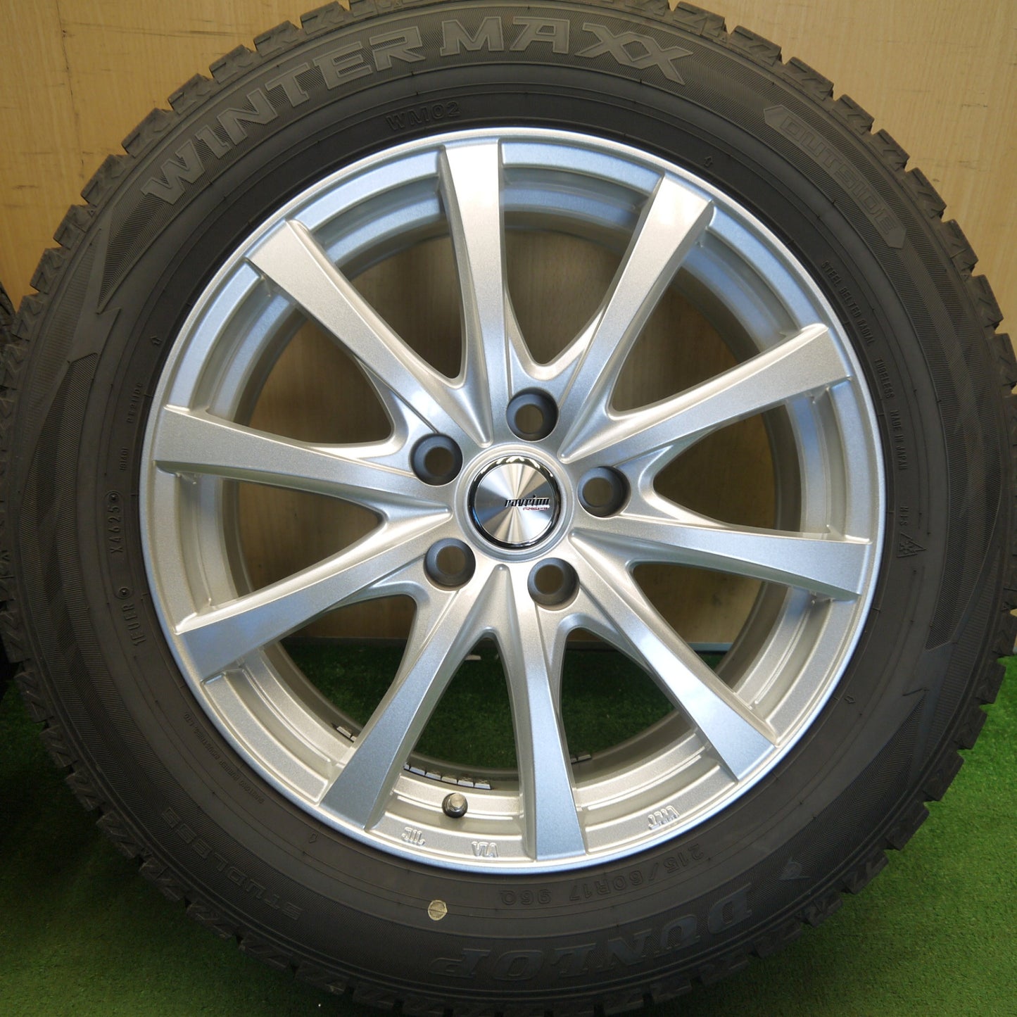 バリ溝！25年！キレイ！ほぼ10分★スタッドレス 215/60R17 ダンロップ ウインターマックス WM02 ravrion RS01 ラブリオン 17インチ PCD114.3/5H★6052501Hス