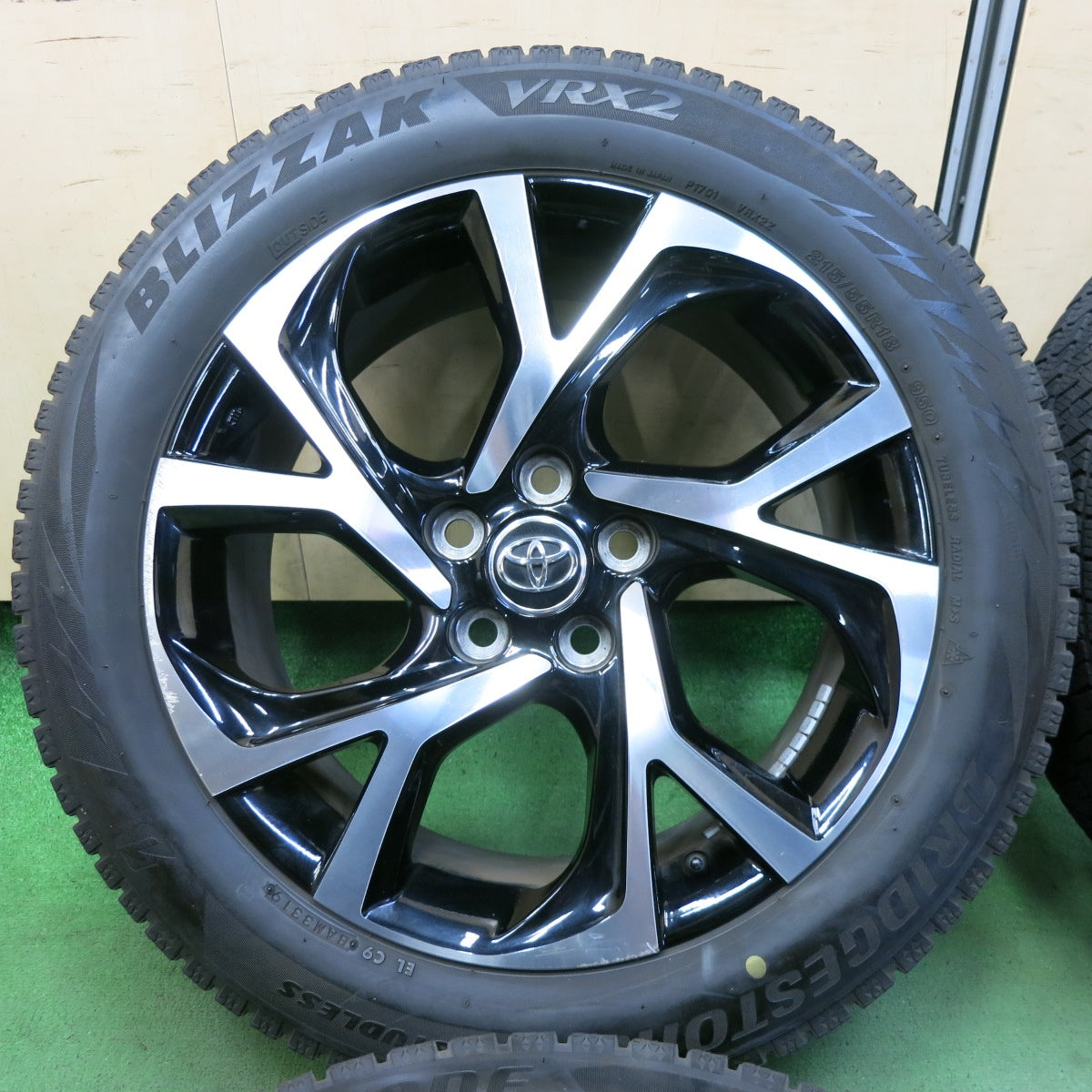 キレイ★トヨタ C-HR 純正 ENKEI 215/55R18 スタッドレス ブリヂストン ブリザック VRX2 18インチ CHR エンケイ PCD114.3/5H★5081801SKス