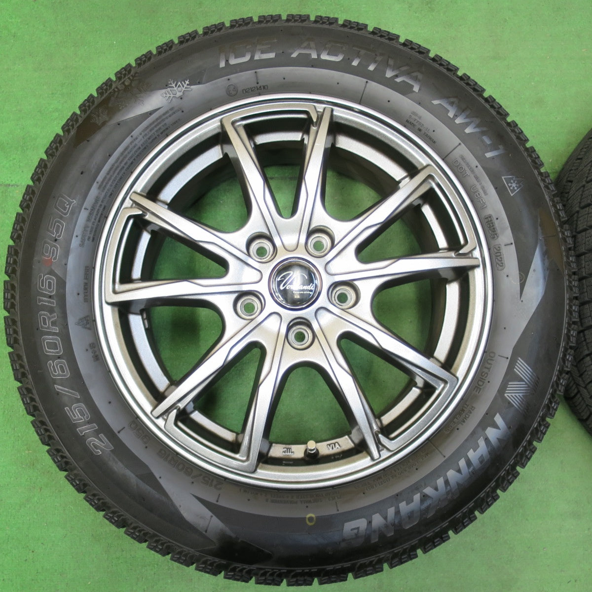 [送料無料] バリ溝！22年！キレイ！9.5分★スタッドレス 215/60R16 ナンカン アイスアクティバ AW-1 Verthandi ヴェルザンディ ヴェルサンディ 16インチ PCD114.3/5H★4112504イス