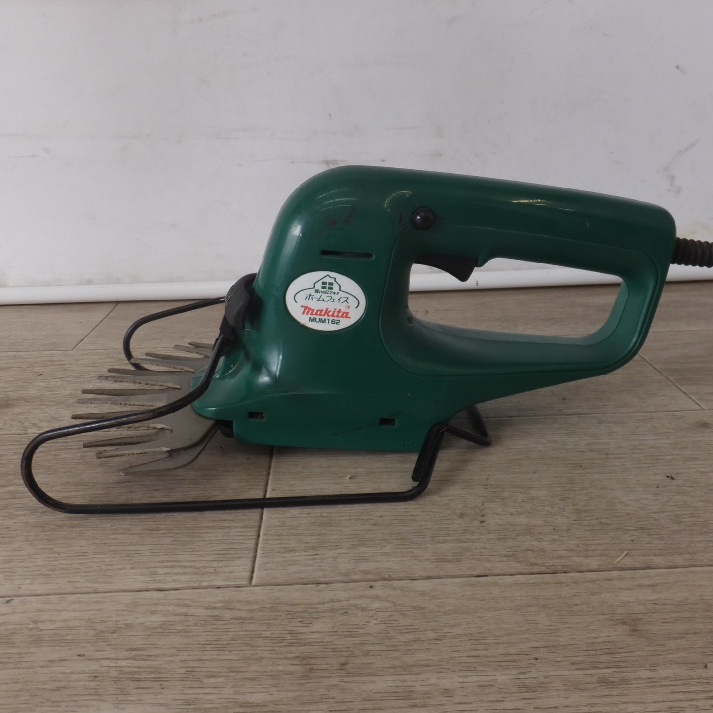 ★マキタ makita 160mm 芝生バリカン MUM162　100V 0.6A 50-60Hz 50W★