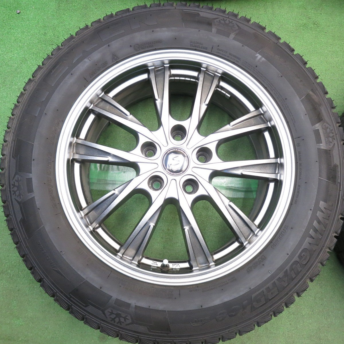 バリ溝！23年！キレイ！9.5分◎スタッドレス 225/65R17 ネクセン ウィンガード ice SUV STRANGER ストレンジャー 17インチ PCD114.3/5H◎6092405HAス