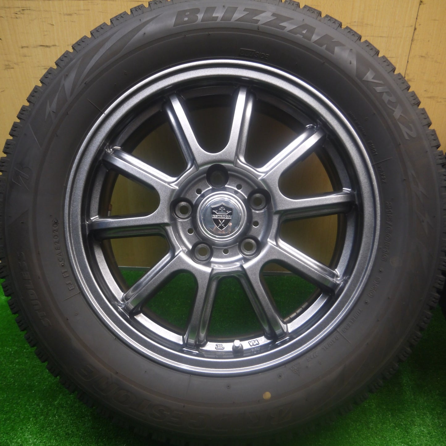 *送料無料* バリ溝！20年！キレイ！9.5分★スタッドレス 215/60R16 ブリヂストン ブリザック VRX2 ESTROSA エステローザ 16インチ PCD114.3/5H★4082003Hス
