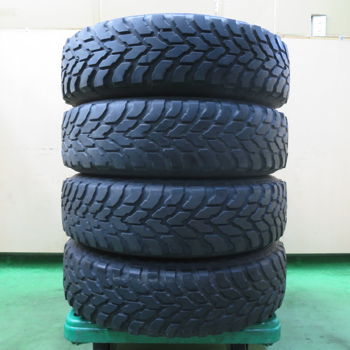[送料無料] 4本価格★ジムニー 等 195R16C 104/102Q 6PR トーヨー トランパス M/T 社外 アルミ 16インチ PCD139.7/5H★5022405イノ