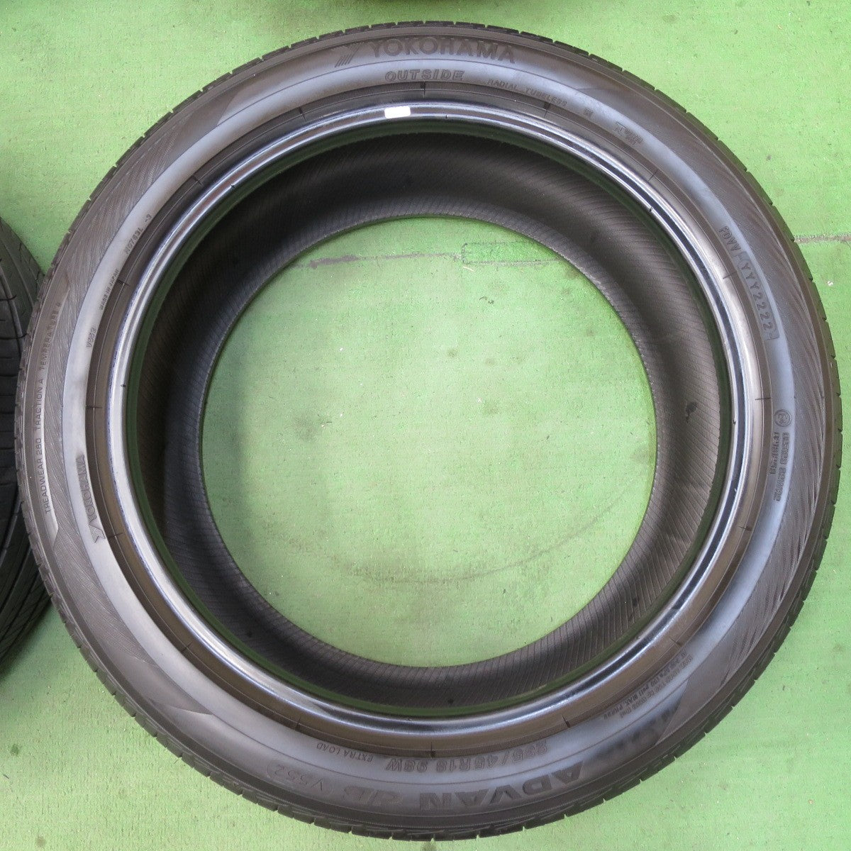 [送料無料] バリ溝！22年！9.5分★235/45R18 ヨコハマ アドバン dB V552 タイヤ 18インチ レクサス マークX アコード シビック ベンツ 等★5040305イノタ