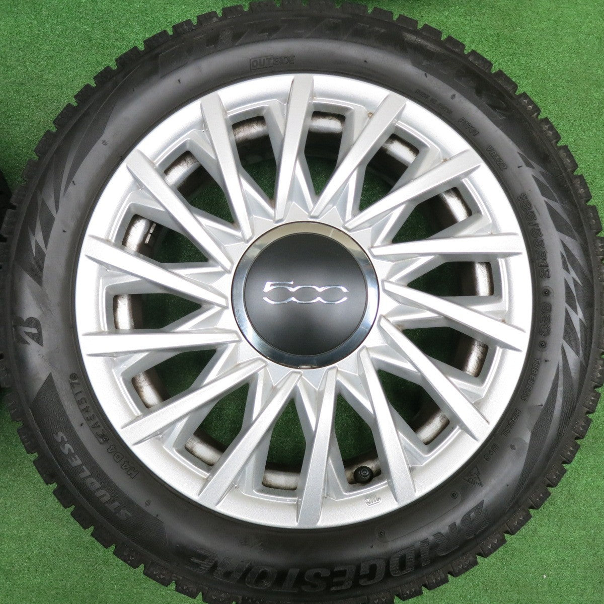 [送料無料] バリ溝！キレイ！9分★FIAT フィアット 500 純正 185/55R15 スタッドレス ブリヂストン ブリザック VRX2 15インチ PCD100/4H★4103102HAス