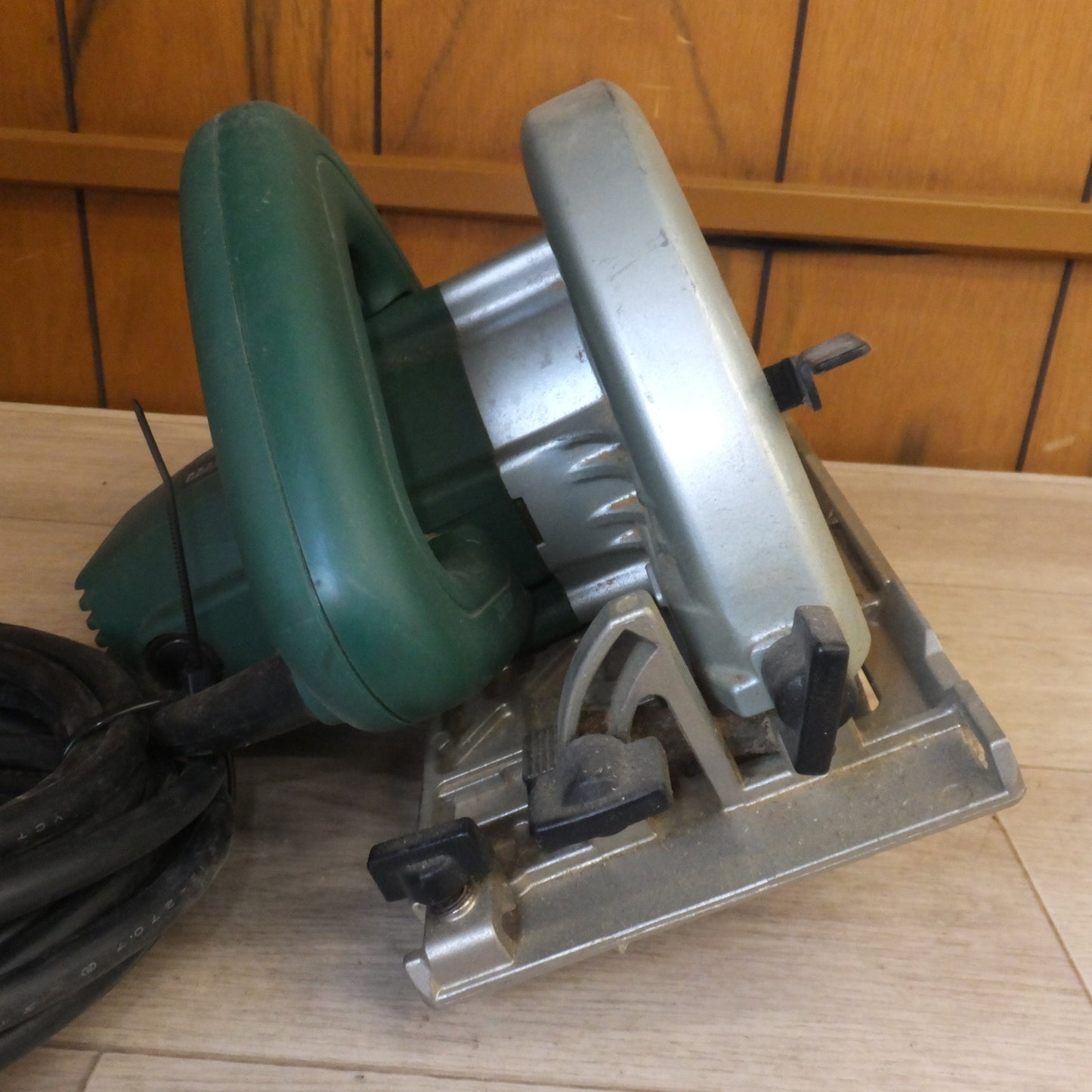 [送料無料] ★日立 HITACHI 190mm 造作丸のこ C7BE2　180-190mm　100V 50/60Hz 1050W 11A 4700rpm　木工用 超硬丸のこ★