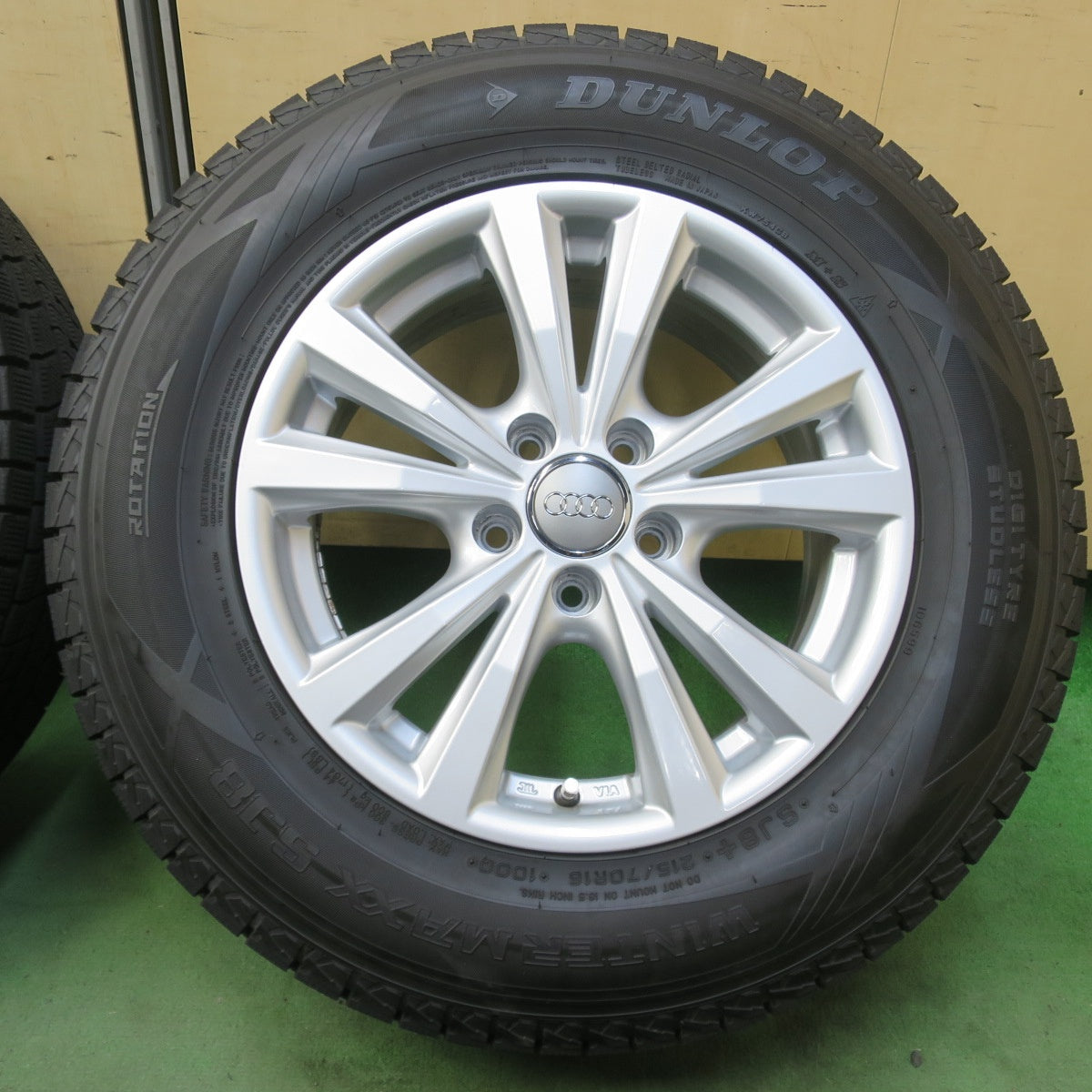 バリ溝！22年！キレイ！9.5分★アウディ 等 AGA Dorf 215/70R16 スタッドレス ダンロップ ウインターマックス SJ8 SJ8+ ドルフ 16インチ PCD112/5H★6050517イス