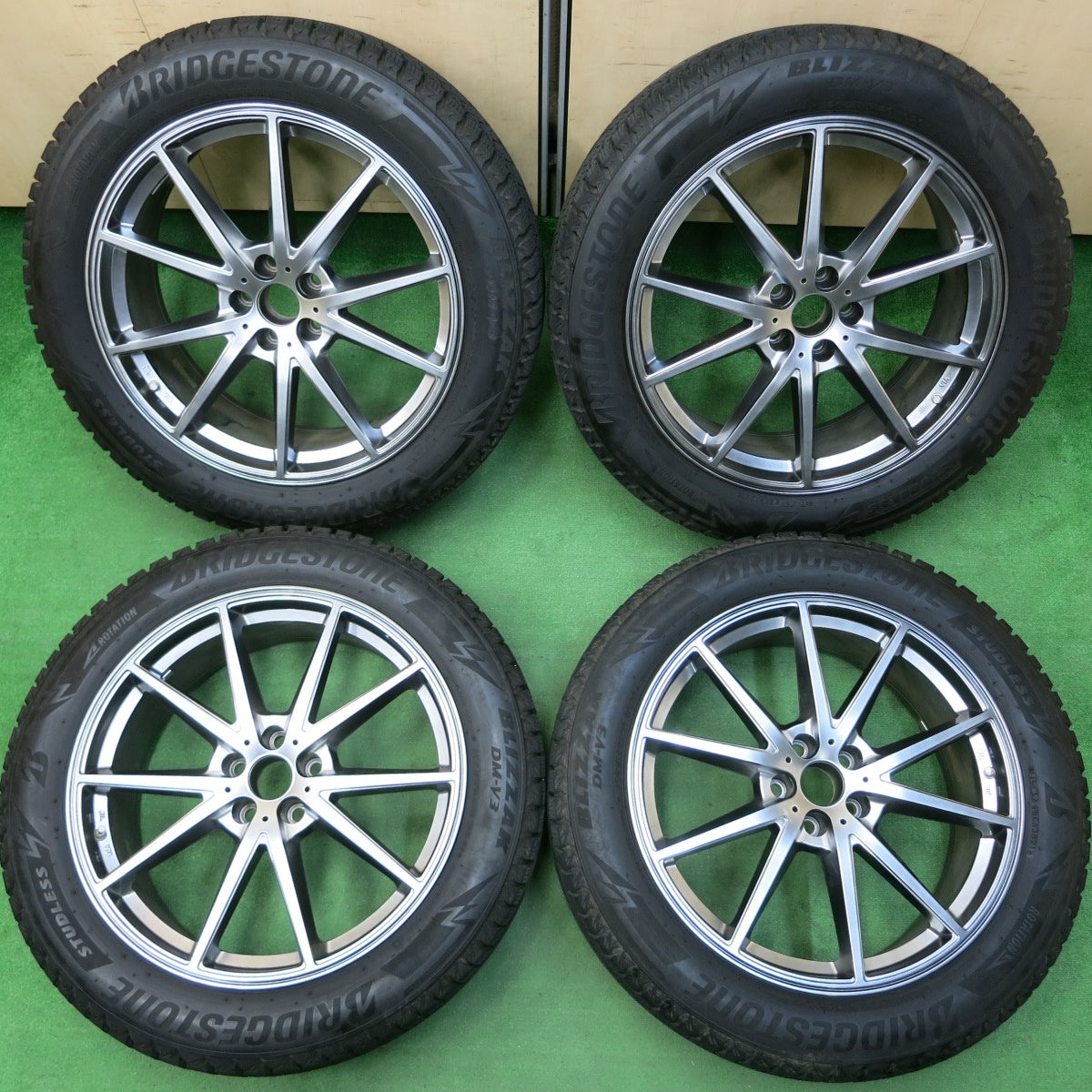 *送料無料* センサー付！バリ溝！22年！綺麗！9.5分★レクサス等 235/55R20 スタッドレス ブリヂストン ブリザック DM-V3 阿部商会 LF SPORT LF2 PCD114.3/5H★4041308イス