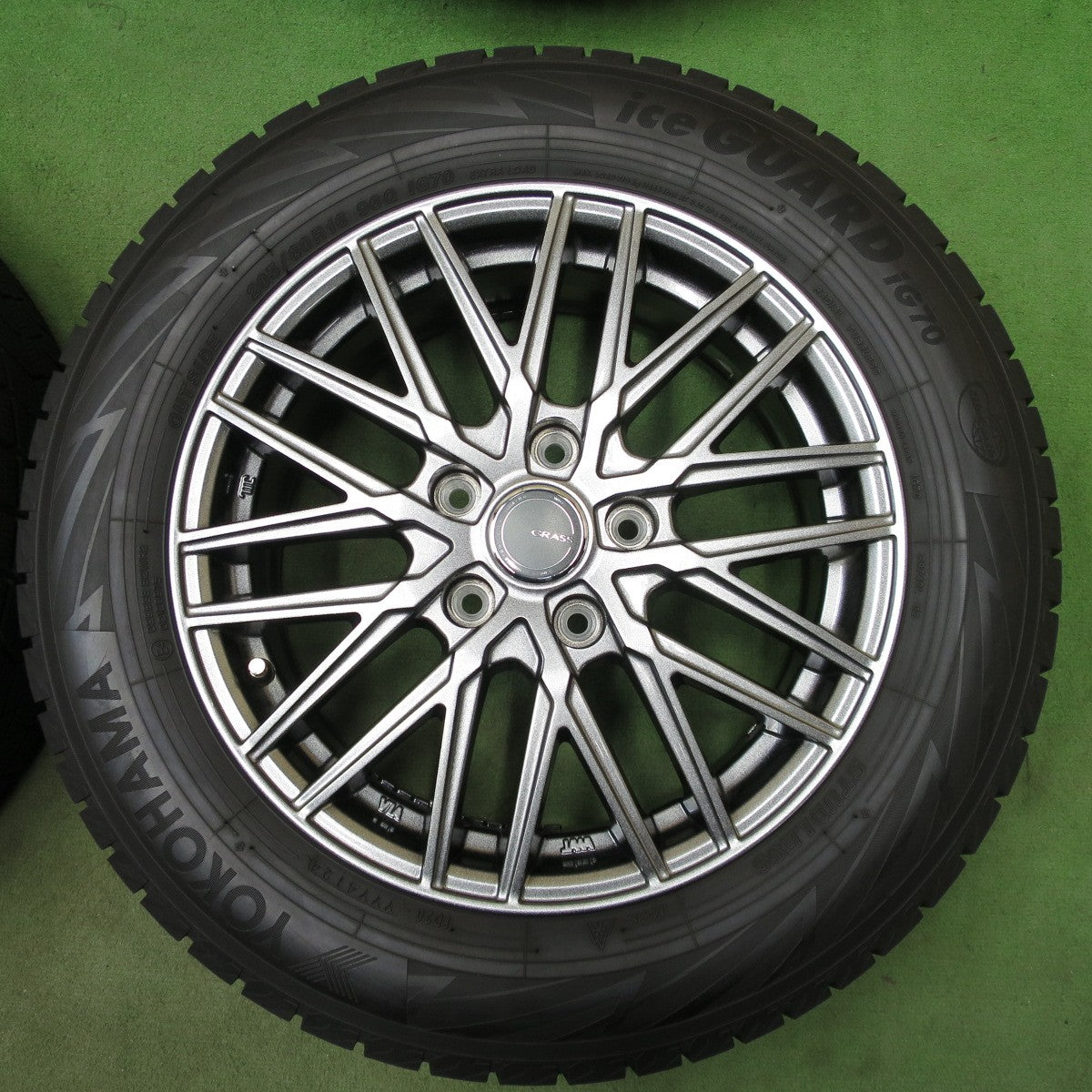 バリ溝！24年！キレイ！9.5分◎スタッドレス 205/60R16 ヨコハマ アイスガード iG70 GRASS グラス 16インチ PCD114.3/5H◎6090905NGス