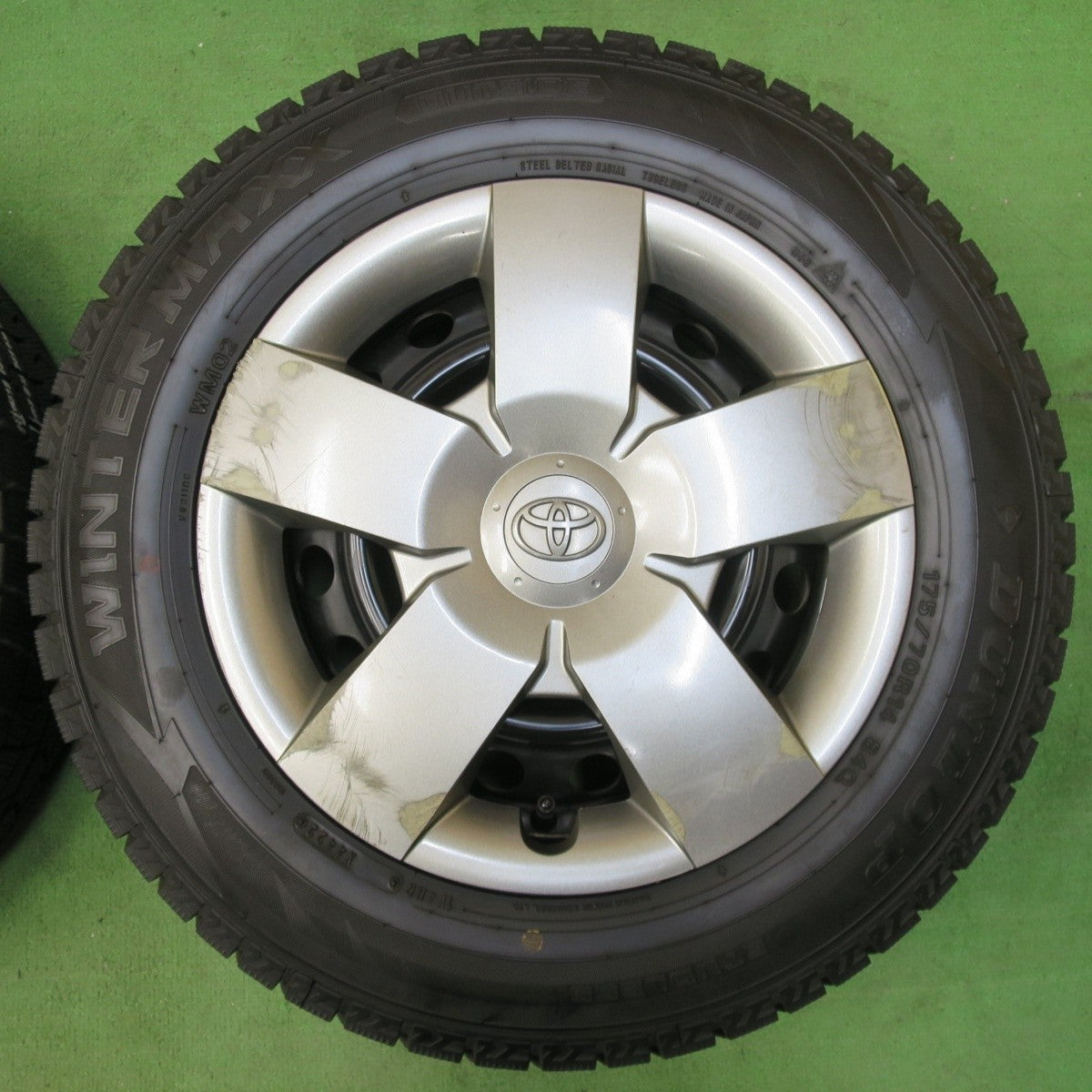 バリ溝！22年！ほぼ10分★トヨタ シエンタ 純正 スチール 175/70R14 スタッドレス ダンロップ ウインターマックス WM02 14インチ PCD100/4H★5020309イス