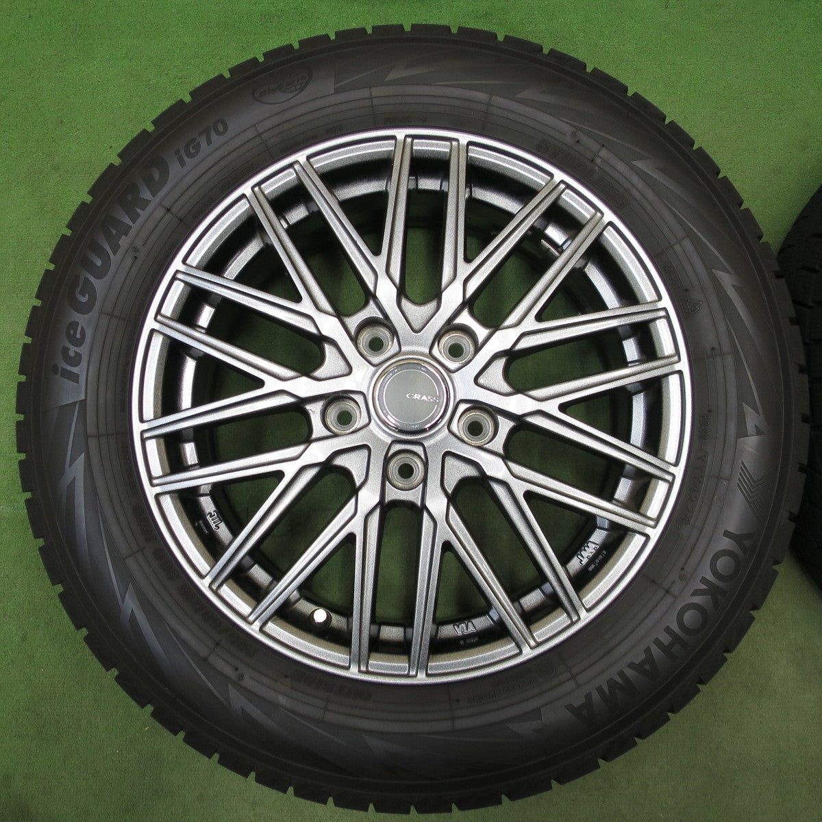 バリ溝！24年！キレイ！9.5分◎スタッドレス 205/60R16 ヨコハマ アイスガード iG70 GRASS グラス 16インチ PCD114.3/5H◎6090905NGス