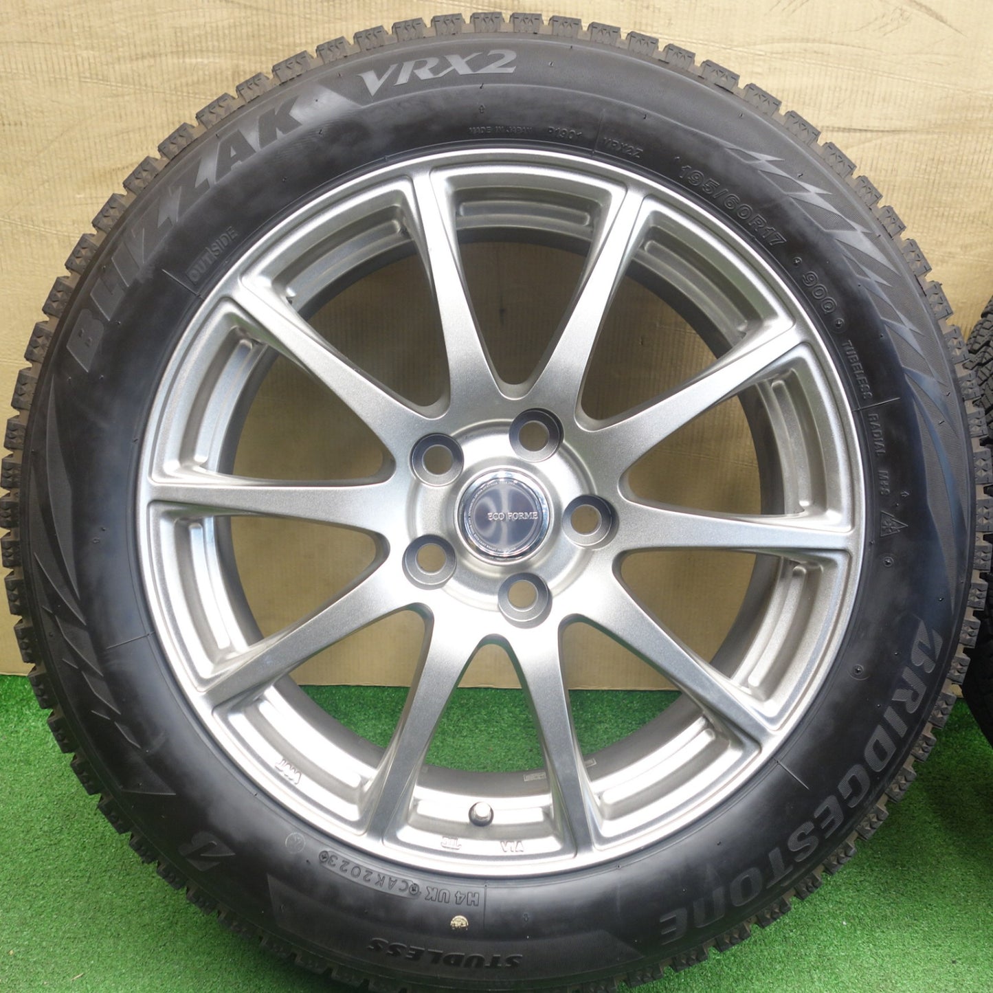 バリ溝！23年！キレイ！9.5分★スタッドレス 195/60R17 ブリヂストン ブリザック VRX2 ECO FORME エコフォルム 17インチ PCD114.3/5H★6031102KTス