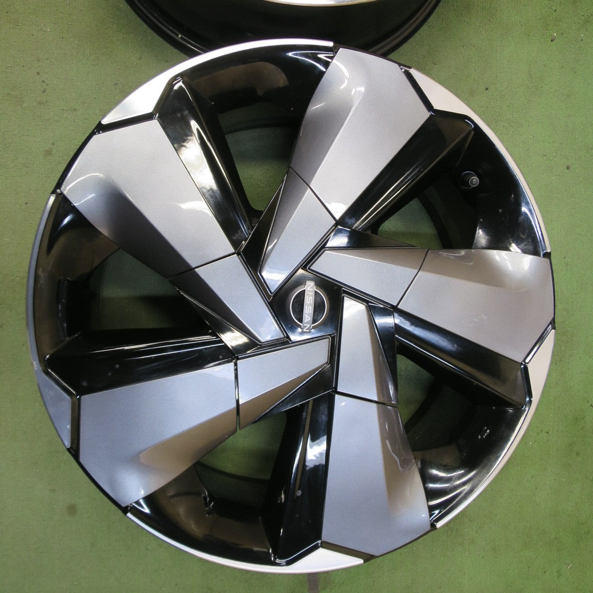 キレイ◎日産 E13 ノート オーラ 純正 ホイール 17インチ 17×6.5J PCD100/4H◎6100204NGホ