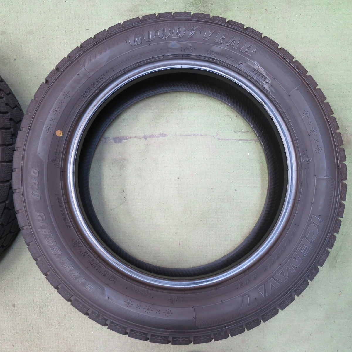 バリ溝！23年！9分★スタッドレス 175/65R15 グッドイヤー アイスナビ7 タイヤ 15インチ スイフト アクア ヴィッツ カローラフィールダー フィット 等★6061804イスタ