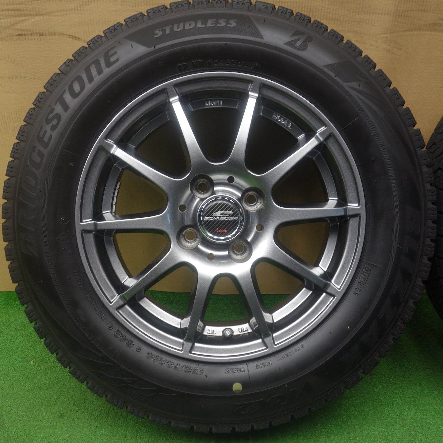 バリ溝！キレイ！8.5分★スタッドレス 175/70R14 ブリヂストン ブリザック VRX2 SCHNEIDER シュナイダー 14インチ PCD100/4H★6041502KTス