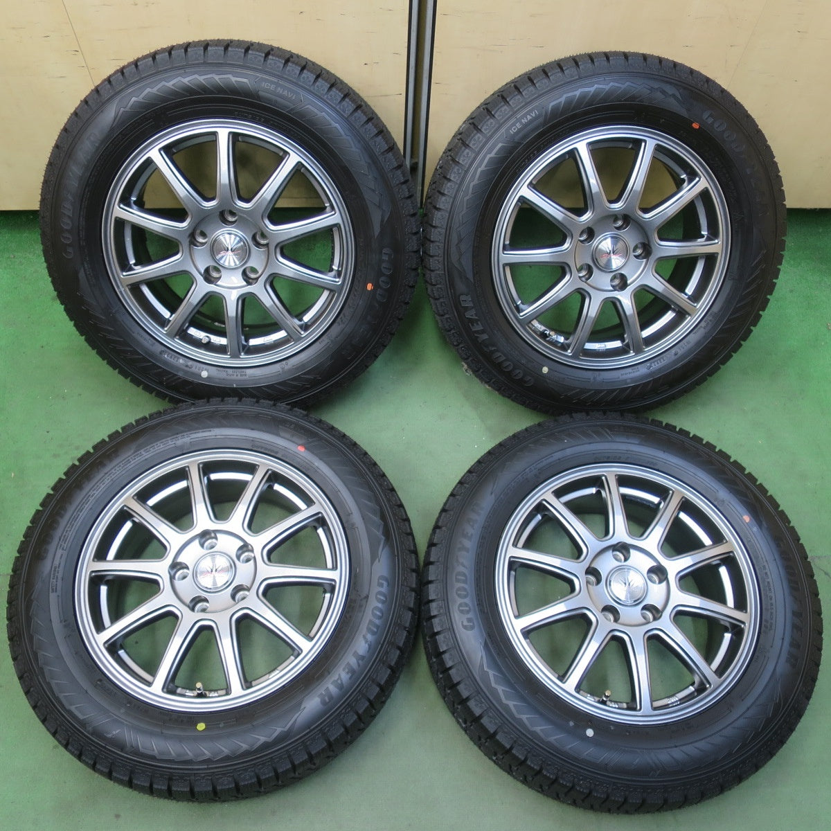 未使用！23年★LOXARNY SPORT 205/65R16 スタッドレス グッドイヤー アイスナビ8 ロクサーニ スポーツ 16インチ PCD114.3/5H★6042513イス
