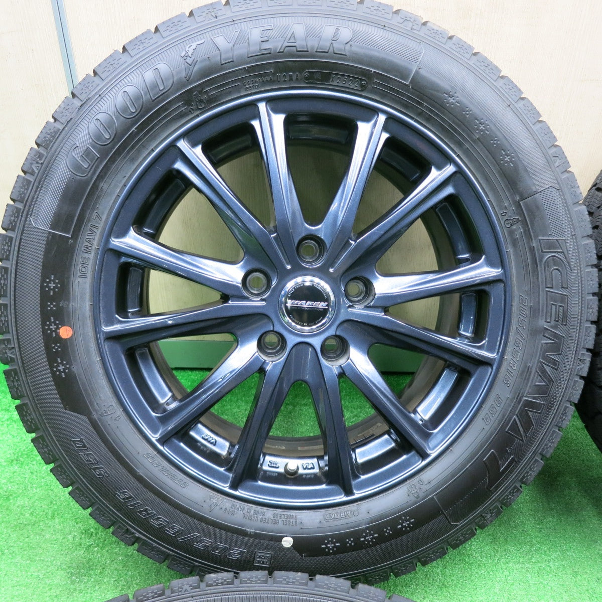 [送料無料] 　バリ溝！22年！キレイ！9.5分★スタッドレス 205/65R16 グッドイヤー アイスナビ7 WAREN ヴァーレン 16インチ PCD114.3/5H★4112307TNス