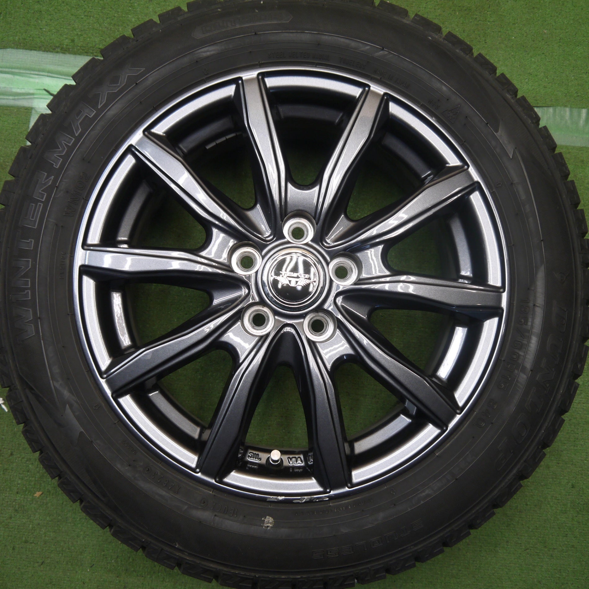 バリ溝！23年！9.5分◎シエンタ 等 185/60R15 スタッドレス ダンロップ