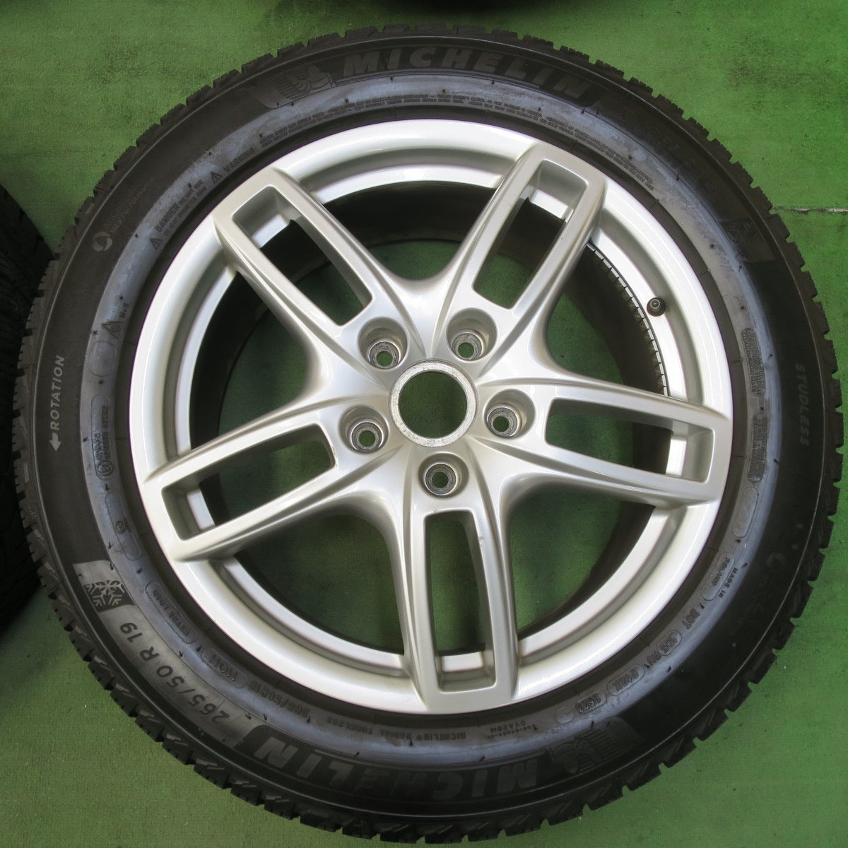 超バリ溝！23年！キレイ！ほぼ10分★ポルシェ 958 カイエン 純正 265/50R19 スタッドレス ミシュラン X-ICE SNOW SUV 19インチ PCD130/5H★5101008イス