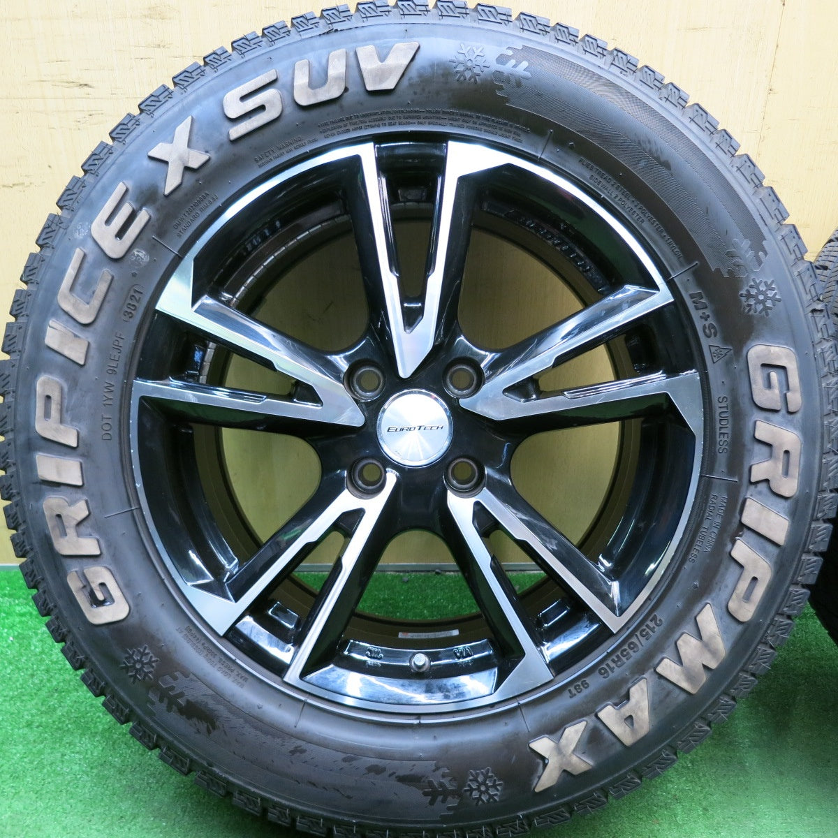 バリ溝！21年！キレイ！9.5分★プジョー 208 等 EUROTECH GAYA SOLI 215/65R16 スタッドレス グリップマックス グリップアイスX SUV ホワイトレター ユーロテック ガヤ ソリ PCD108/4H★5062902HAス