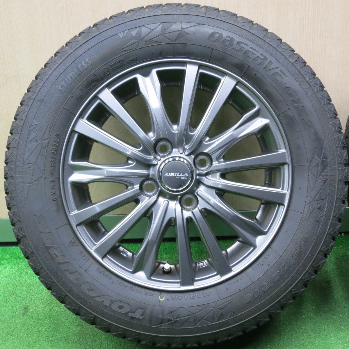 バリ溝！22年！キレイ！8.5分★スタッドレス 175/70R14 トーヨー オブザーブ GIZ2 SIBILLA NEXT W5 シビラ 14インチ PCD100/4H★4121102NJス