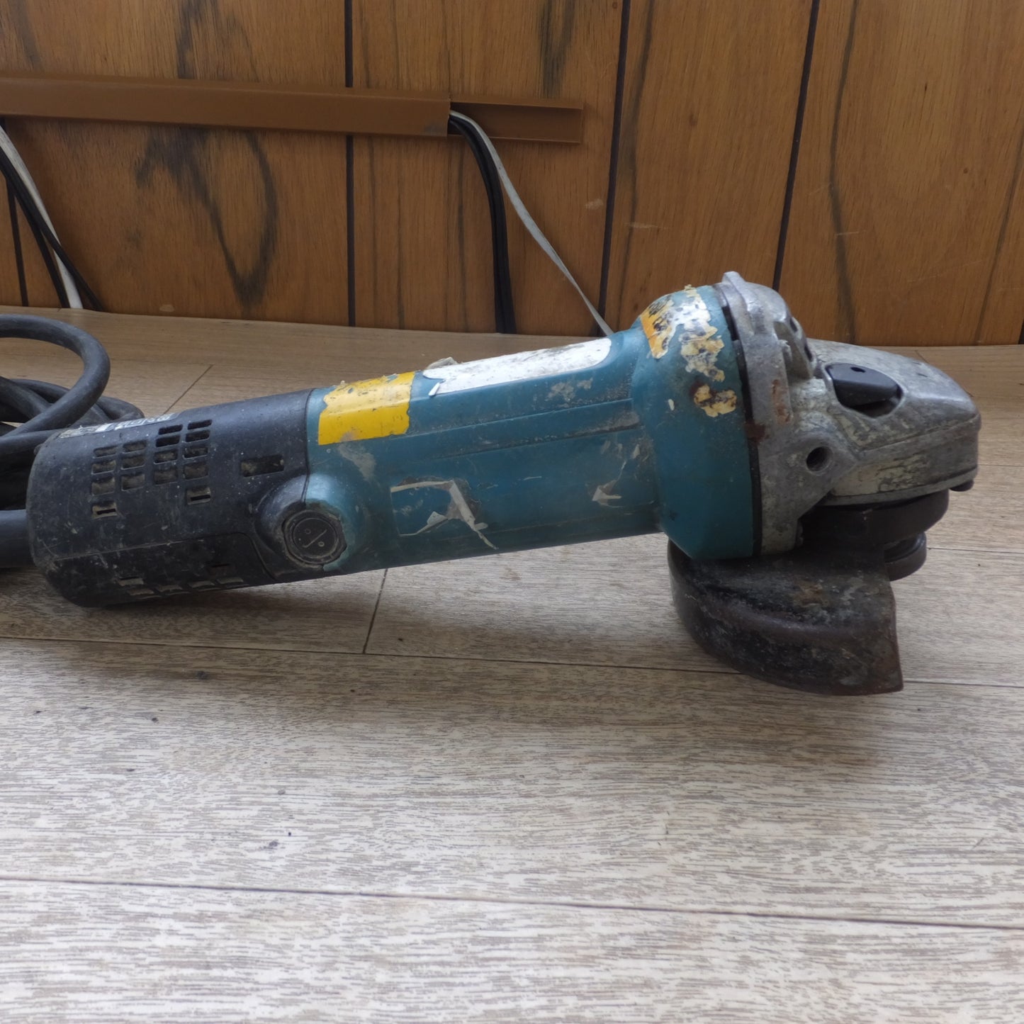 [送料無料] 現状品★マキタ makita 100mm ディスクグラインダ 9533B　100V～ 7.4A 50-60Hz 720W★