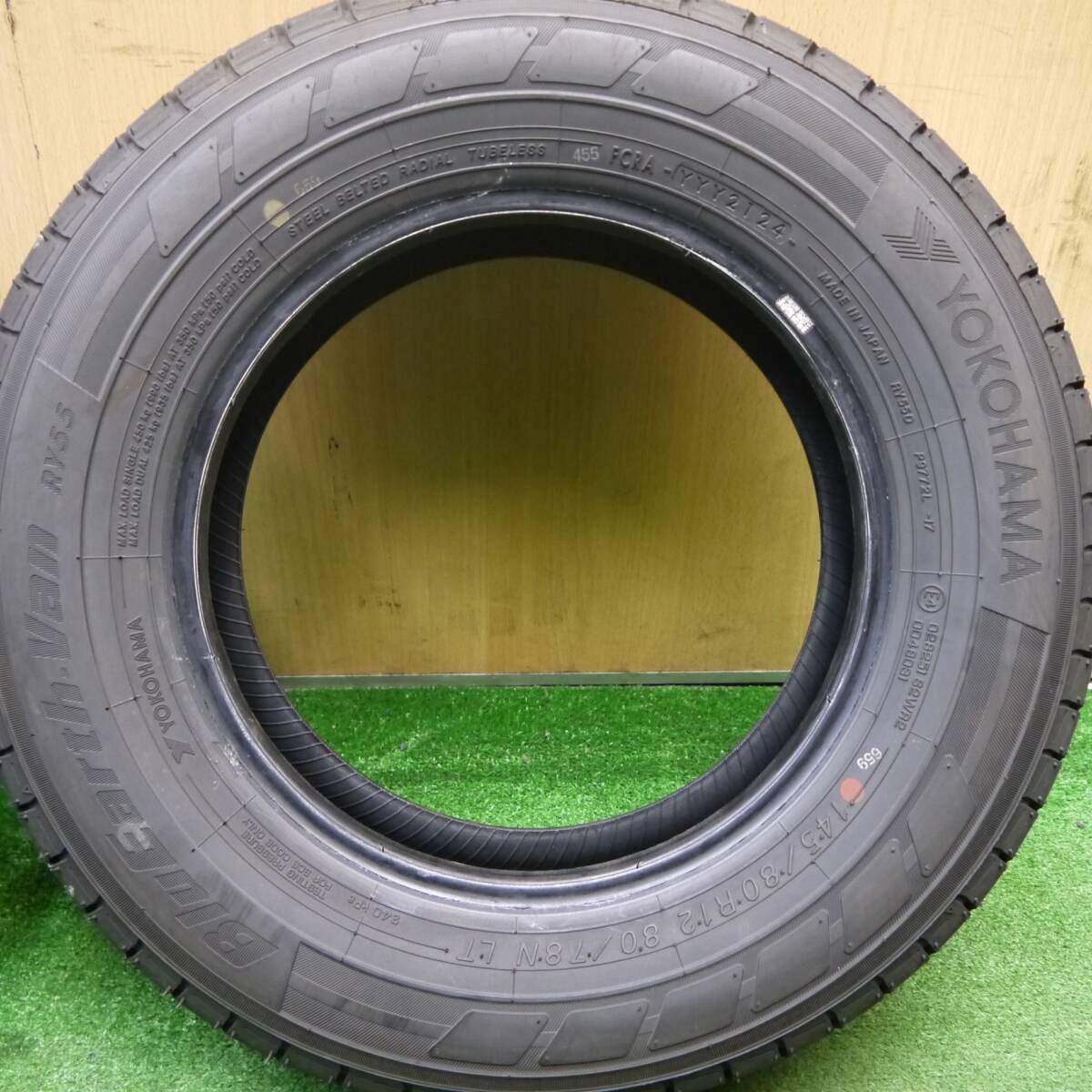 新車外し 24年★145/80R12 80/78N ヨコハマ BluEarth-Van RY55 タイヤ 12インチ 軽トラ 軽バン バモス エブリイ等★5031401Hノタ