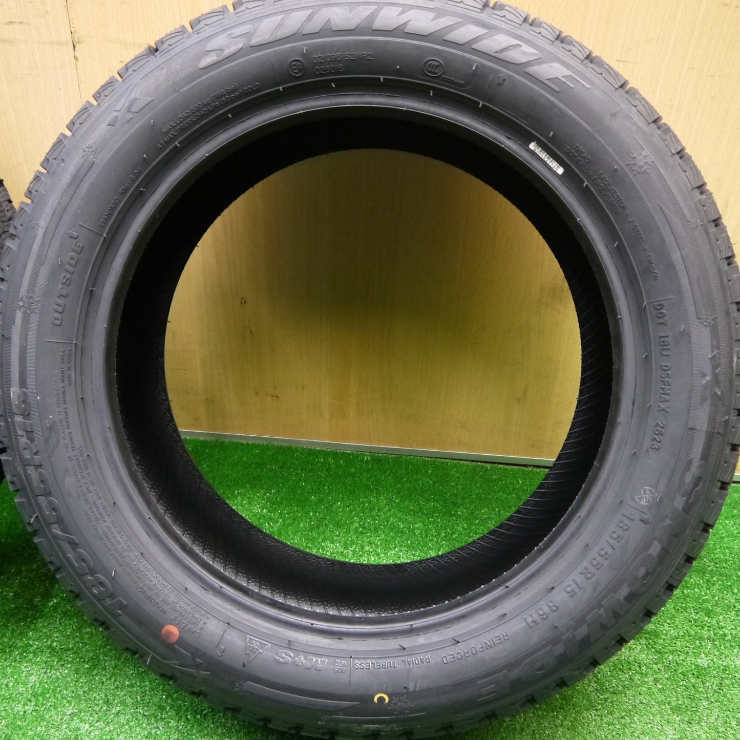 未使用！23年★スタッドレス 185/55R15 サンワイド SNOWIDE タイヤ 15インチ ノート マーチ デミオ スイフト ヤリス 等★5102201Hスタ