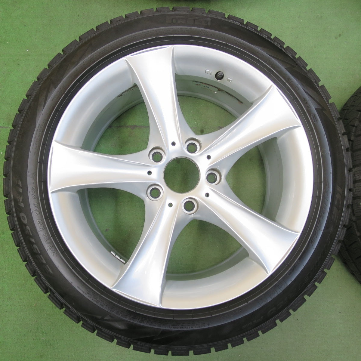 バリ溝！22年！9.5分★BMW 等 AGA Bayern TARGA 225/50R17 スタッドレス ピレリ アイスアシンメトリコ プラス 17インチ バイエルン PCD120/5H★5120614イス