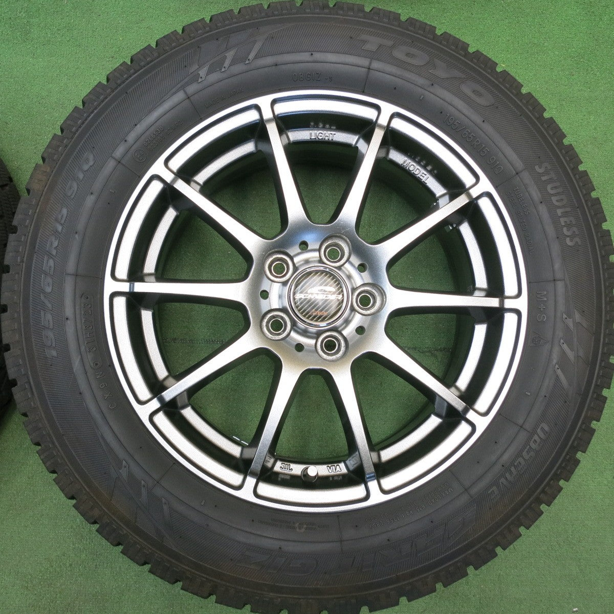バリ溝！23年！キレイ！9.5分★プリウス 等 195/65R15 スタッドレス トーヨー オブザーブ ガリット GIZ SCHNEIDER シュナイダー 15インチ PCD100/5H★6052308HAス