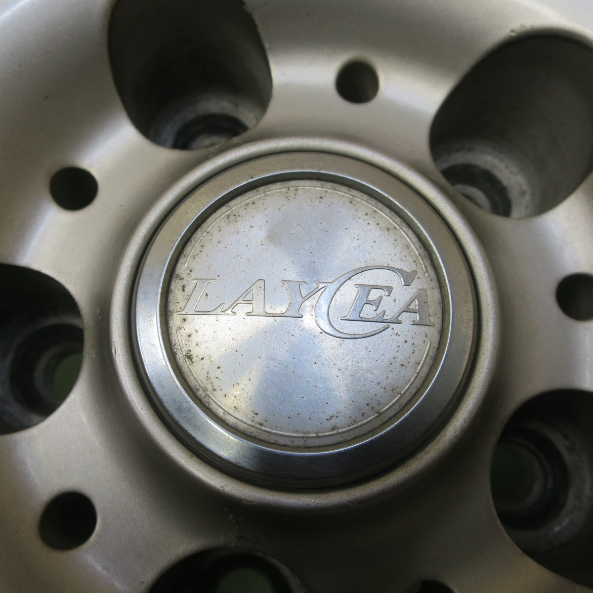 バリ溝！22年！9.5分◎スタッドレス 215/55R17 グッドイヤー アイスナビ7 LAYCEA レイシア 17インチ PCD114.3/5H◎6072205イス