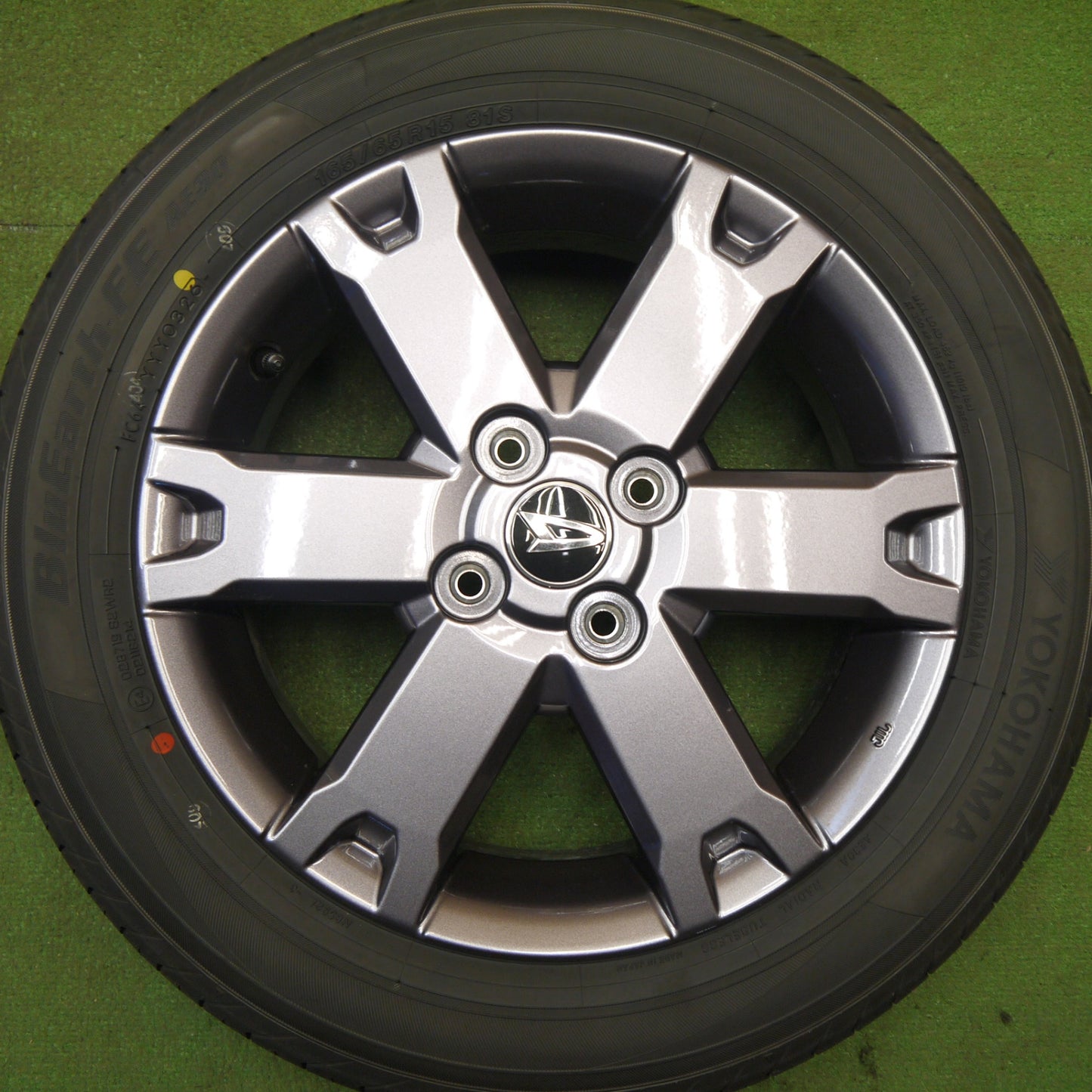 新車外し！26年★ダイハツ タフト ダーク クロム ベンチャー 純正 165/65R15 ヨコハマ BluEarth-FE AE30 15インチ ブルーアース PCD100/4H★6030906Hノ