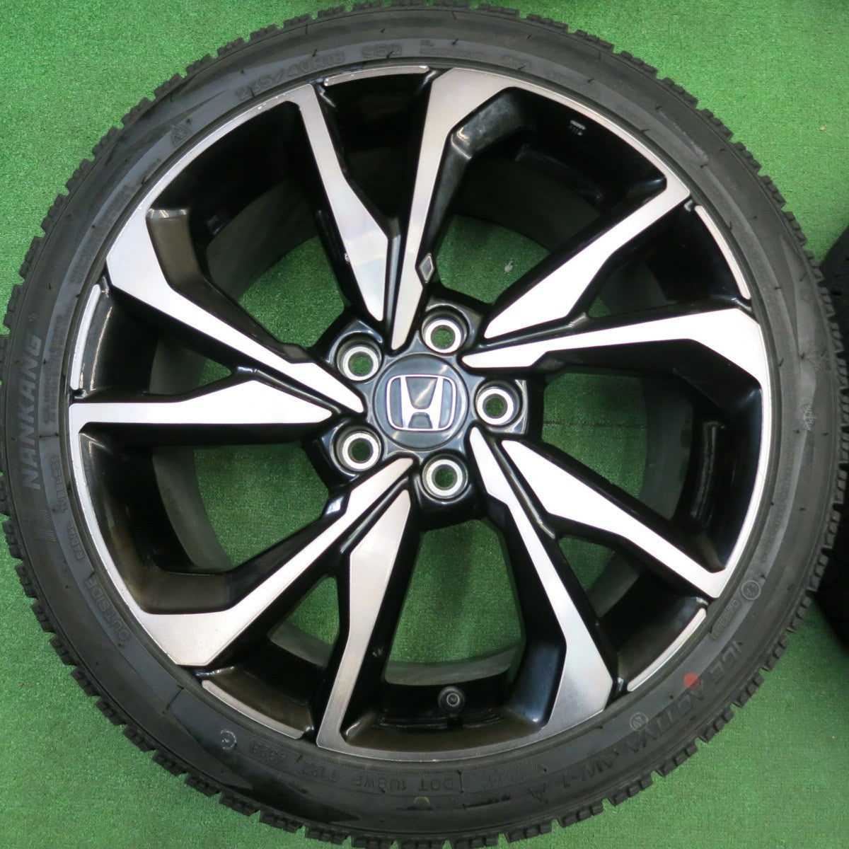 バリ溝！23年！9.5分★ホンダ FK7 シビック 純正 235/40R18 スタッドレス ナンカン アイスアクティバ AW-1 18インチ PCD114.3/5H★5121406HAス