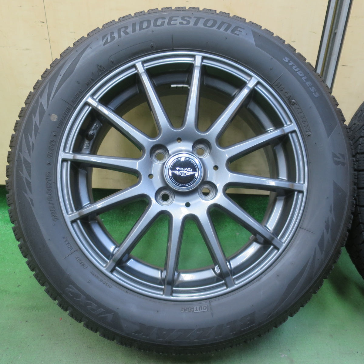 キレイ！22年◎スタッドレス 185/60R15 ブリヂストン ブリザック VRX2 TEAD テッド 15インチ PCD100/4H◎6090905イス
