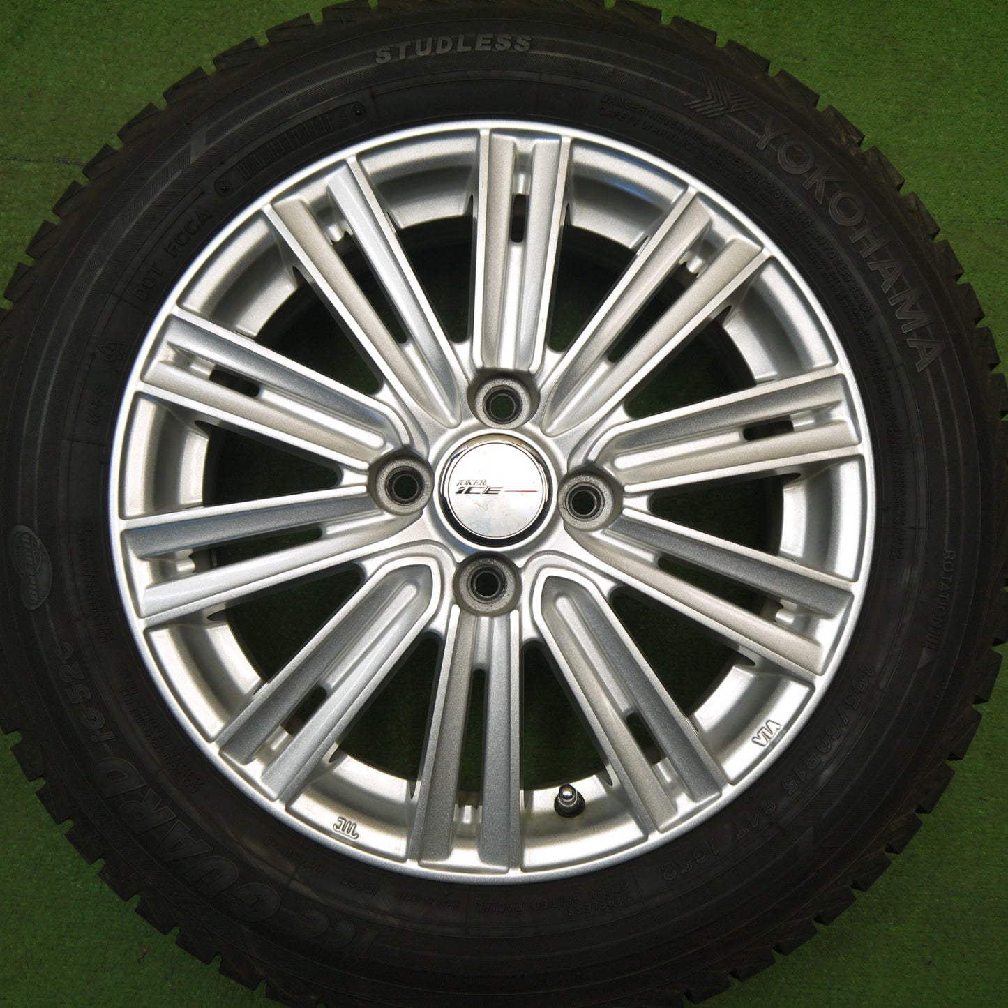 バリ溝！22年！キレイ！9.5分★スタッドレス 185/60R15 ヨコハマ アイスガード iG52C JOKER ICE ジョーカー アイス 15インチ PCD100/4H★6020604Hス