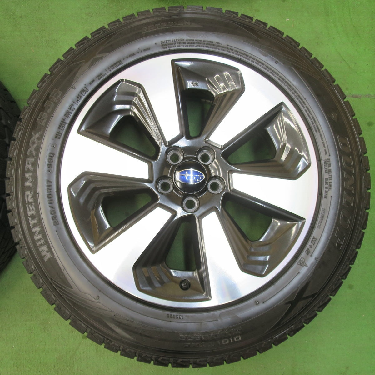 [送料無料] バリ溝！キレイ！9分★スバル SJ系 フォレスター 純正 225/60R17 スタッドレス ダンロップ ウインターマックス SJ8 17インチ PCD100/5H★5022407イス