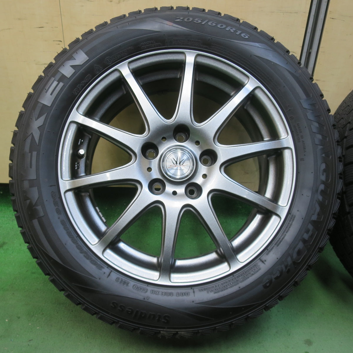 バリ溝！22年！キレイ！9分★LOXARNY SPORT 205/60R16 スタッドレス ネクセン WINGUARD ice ロクサーニ スポーツ 16インチ PCD114.3/5H★6012704イス