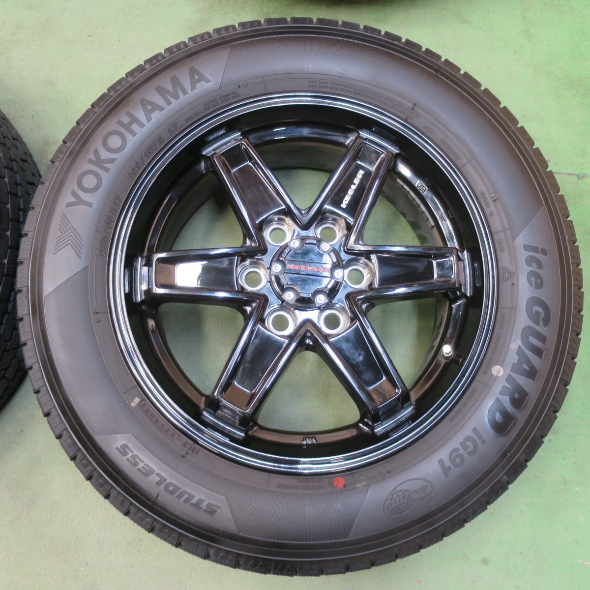 バリ溝！キレイ！9分◎グランエース 等 KEELER TACTICS 235/60R17 109/107N スタッドレス ヨコハマ アイスガード iG91 キーラー タクティクス 17インチ PCD130/6H◎6071101イス