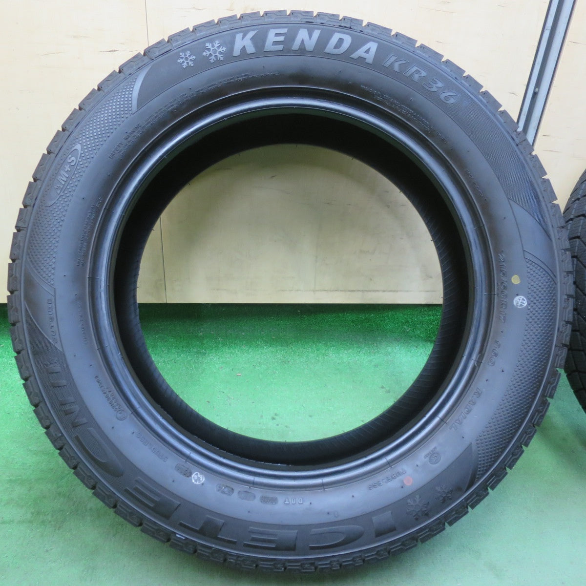 バリ溝！24年！ほぼ10分★スタッドレス 215/60R17 ケンダ KR36 アイステック ネオ タイヤ 17インチ アルファード ヴェルファイア C-HR 等★5111414イスタ