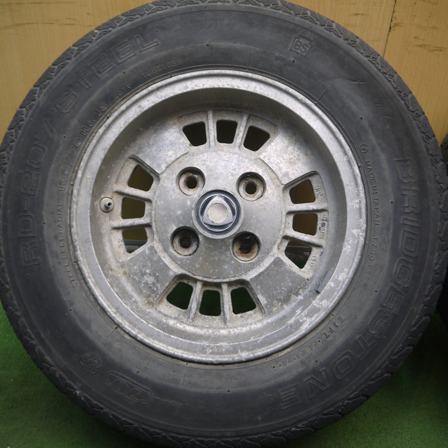*送料無料* 希少★旧車 マツダ サバンナ RX-7 SA22C 純正 195/70R13 ブリヂストン RD-207 STEEL 13インチ PCD110/4H★4070906Hノ