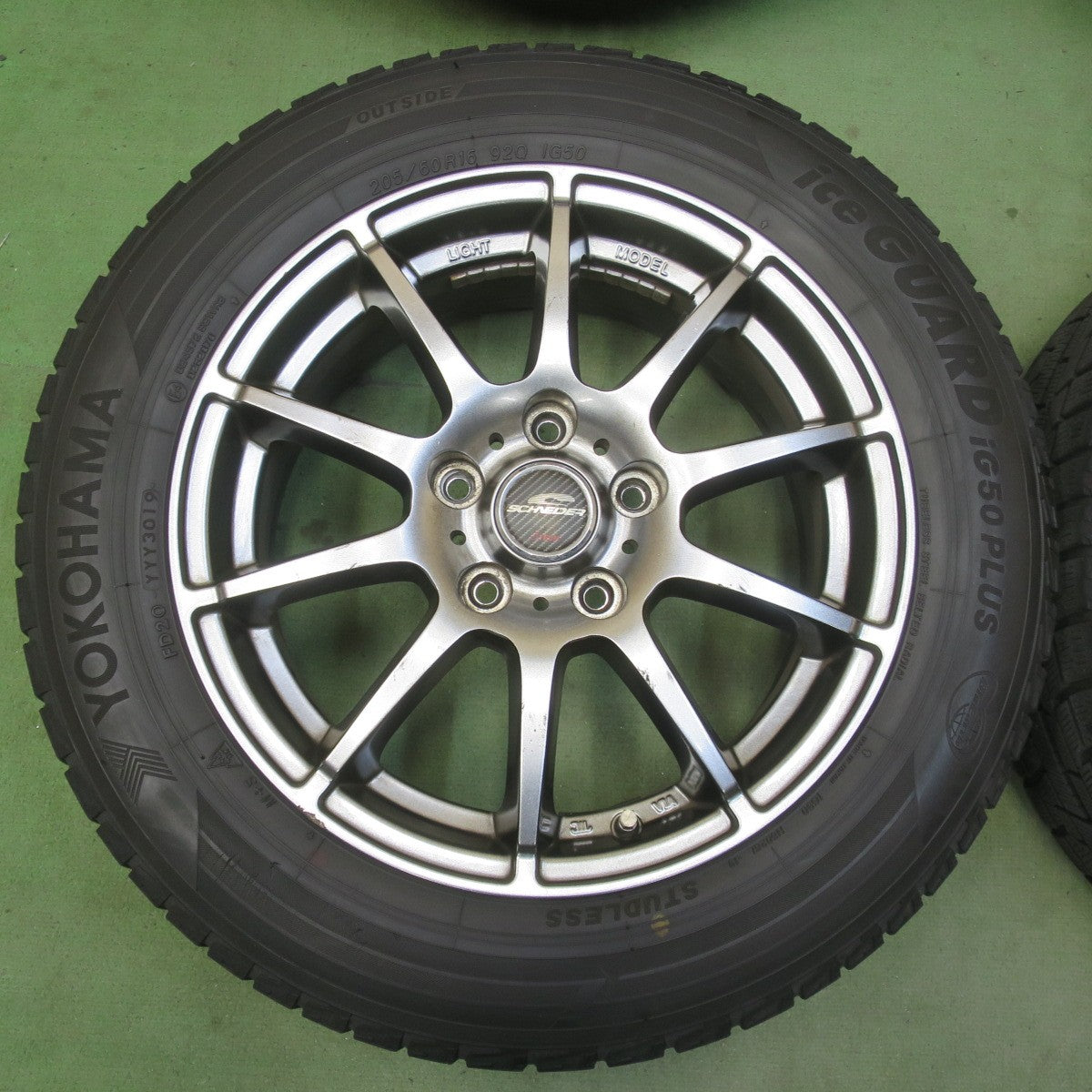バリ溝！8.5分★スタッドレス 205/60R16 ヨコハマ アイスガード iG50 プラス SCHNEIDER シュナイダー 16インチ PCD114.3/5H★6051306イス