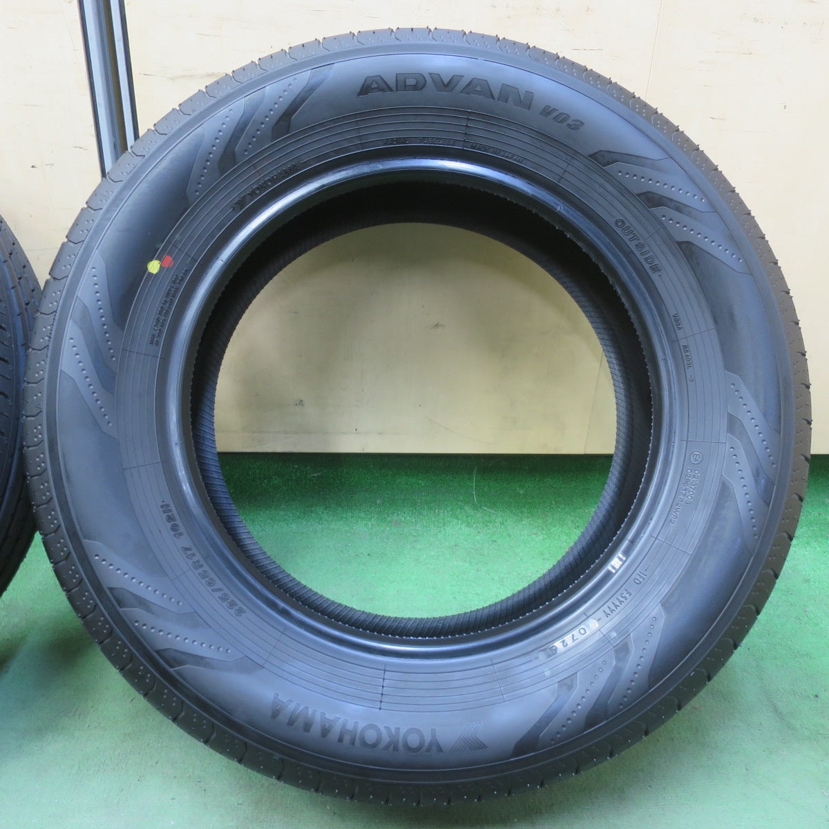 新車外し！26年★225/65R17 ヨコハマ アドバン V03 タイヤ 17インチ 40系 アルファード RAV4 ハリアー CX-5 等★6061209イノタ